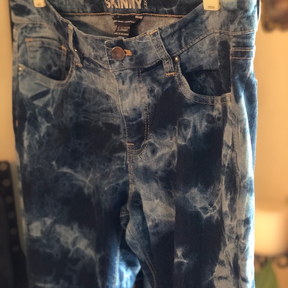 New York & Company Low Rise Skinny Tie Dye Jeans - Picture 9 of 14